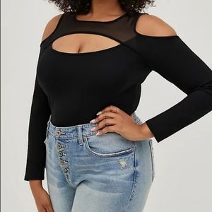 CUTOUT TOP - FOXY BLACK